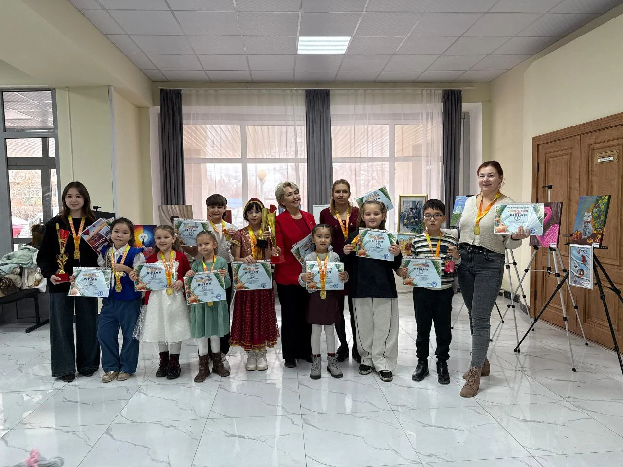 Процесс обучения рисованию в студии ПАЛИТРА