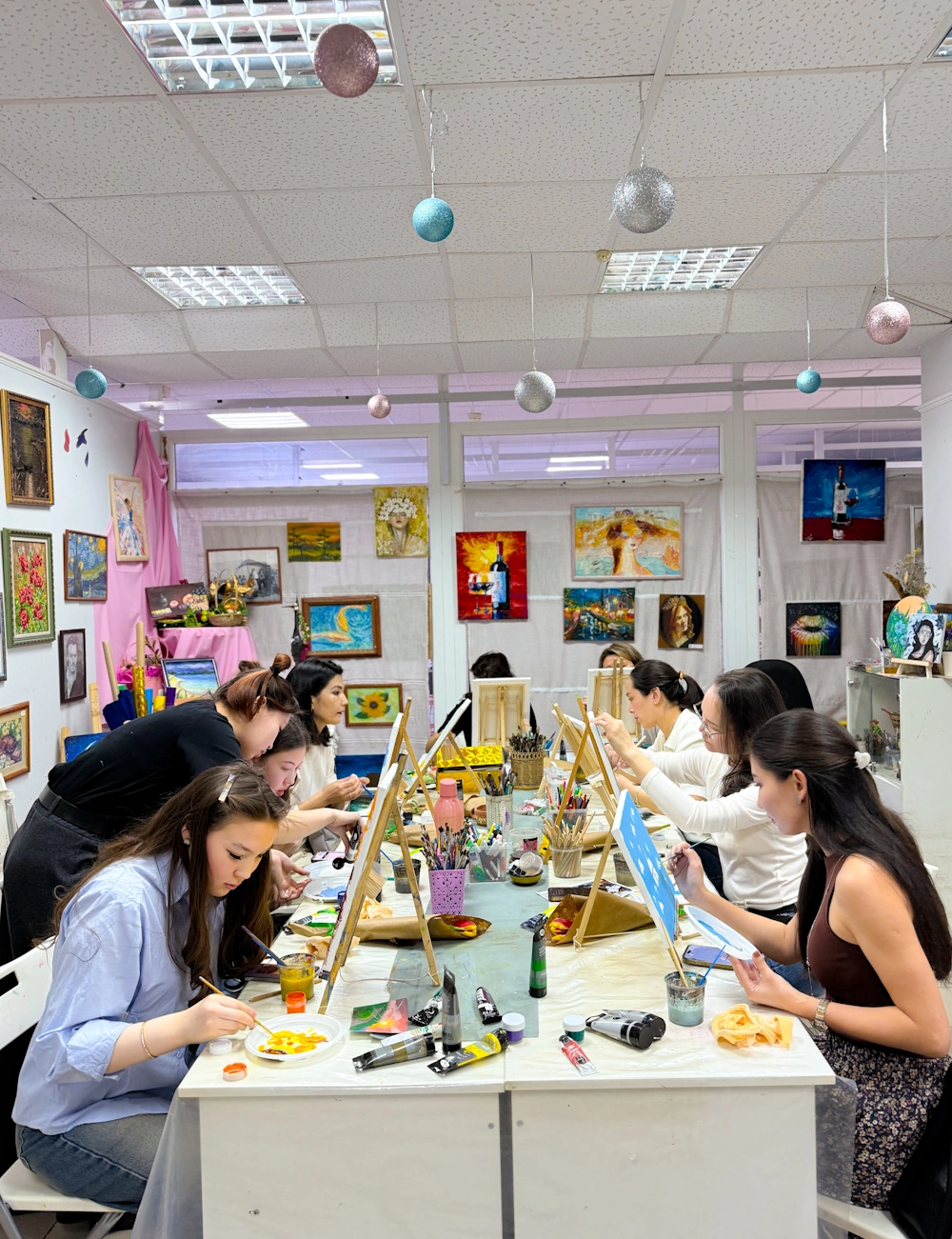 Интерьер и атмосфера художественной студии ПАЛИТРА